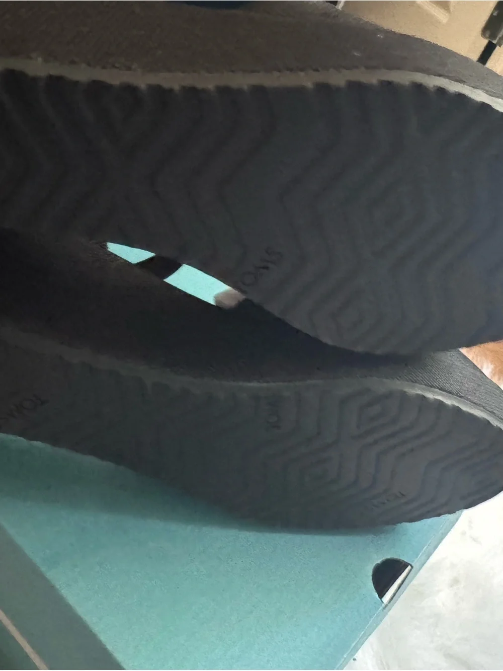 Toms black canvas
